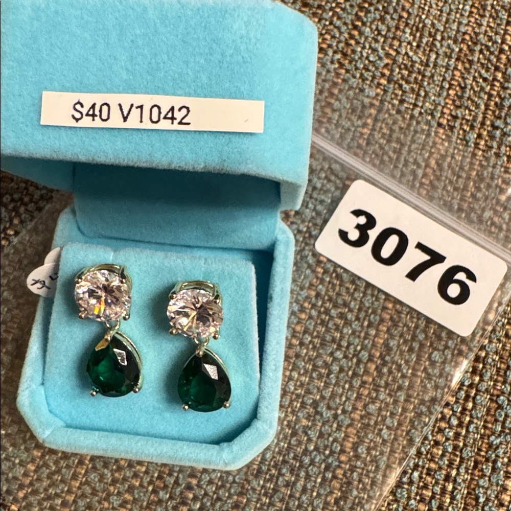3076 Swarovski Crystal Elements Post Earrings - image 5